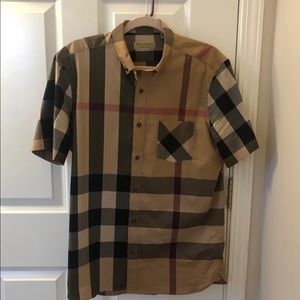 Men’s Burberry button shirt